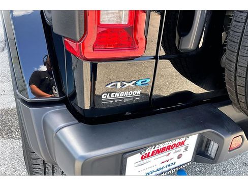 Used 2023 Jeep Wrangler Unlimited Sahara w/ Cold Weather Group AWD/4WD image 39