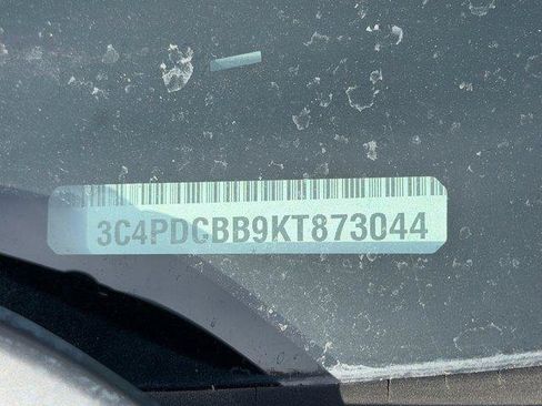 Used 2019 Dodge Journey SE image 12