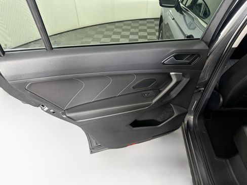 Used 2024 Volkswagen Tiguan SE FWD image 25