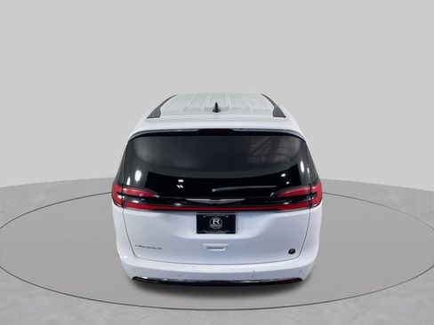 Used 2024 Chrysler Pacifica Touring-L FWD image 38
