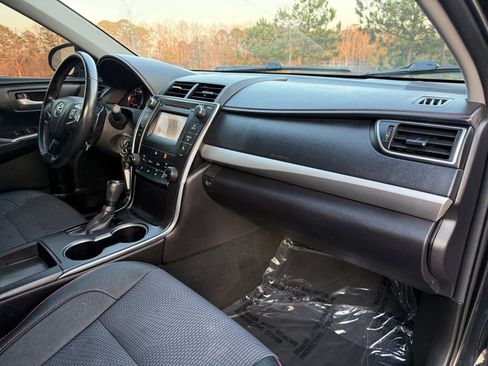 Used 2016 Toyota Camry SE image 23