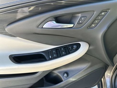 Certified 2019 Buick Envision Essence AWD/4WD image 17