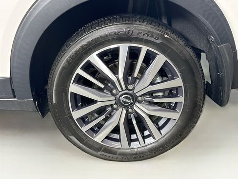 Used 2024 Nissan Kicks SV image 11