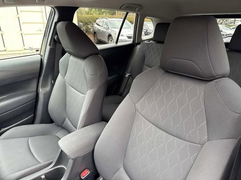 Used 2023 Toyota Corolla Cross LE image 10