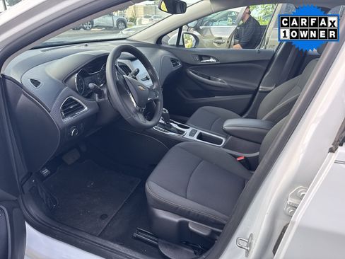 Used 2017 Chevrolet Cruze LS FWD image 5