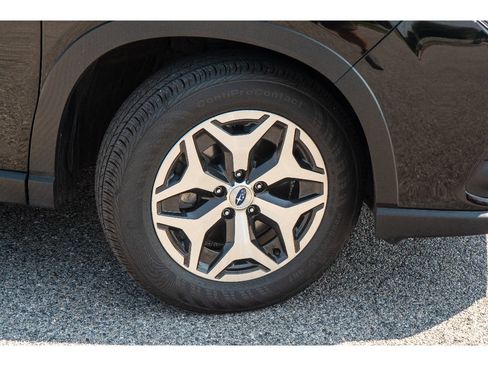 Used 2023 Subaru Forester Premium AWD/4WD image 30
