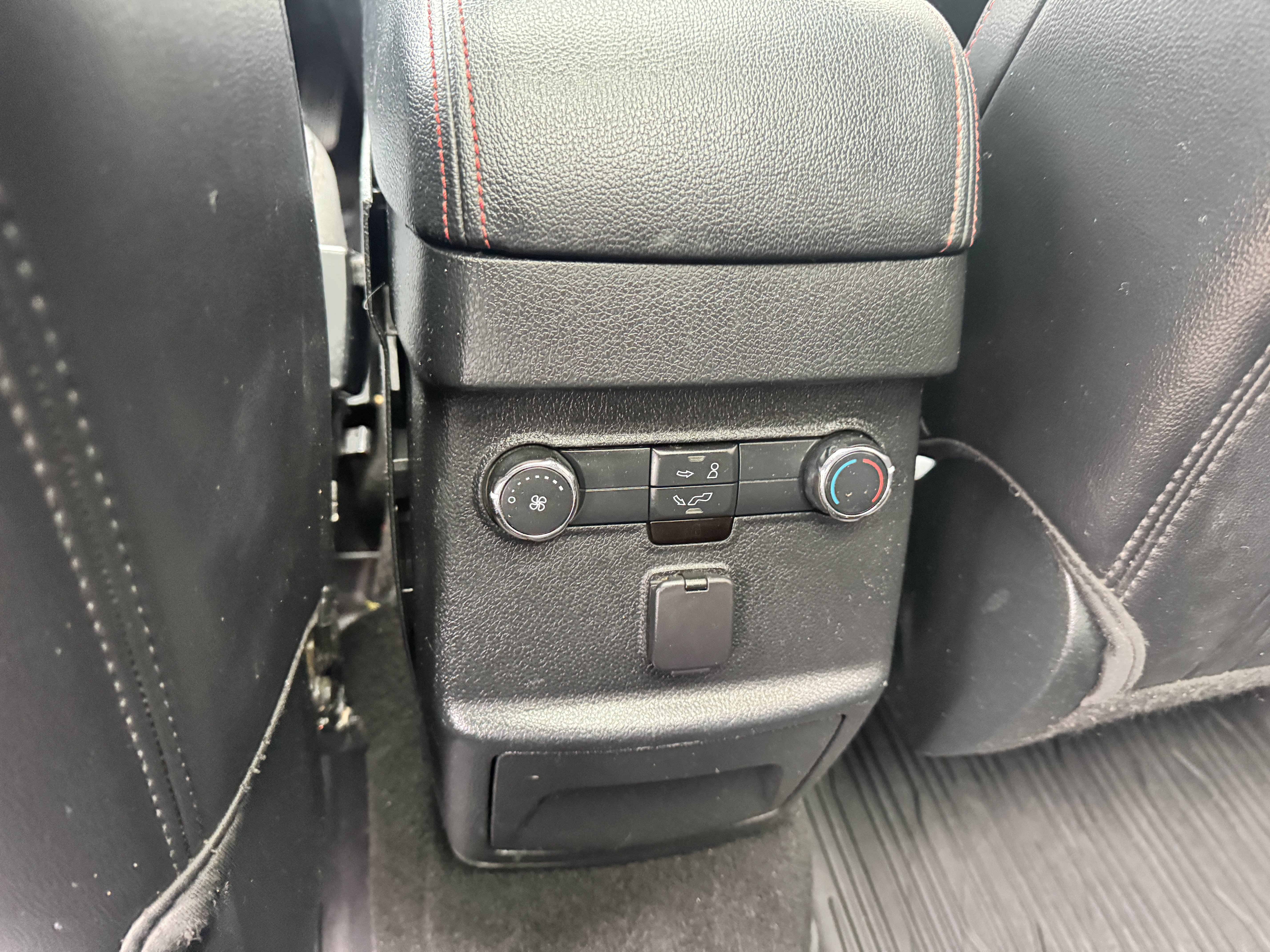 Used 2019 Ford Explorer Sport w/ Ford Safe & Smart Package AWD/4WD image 20