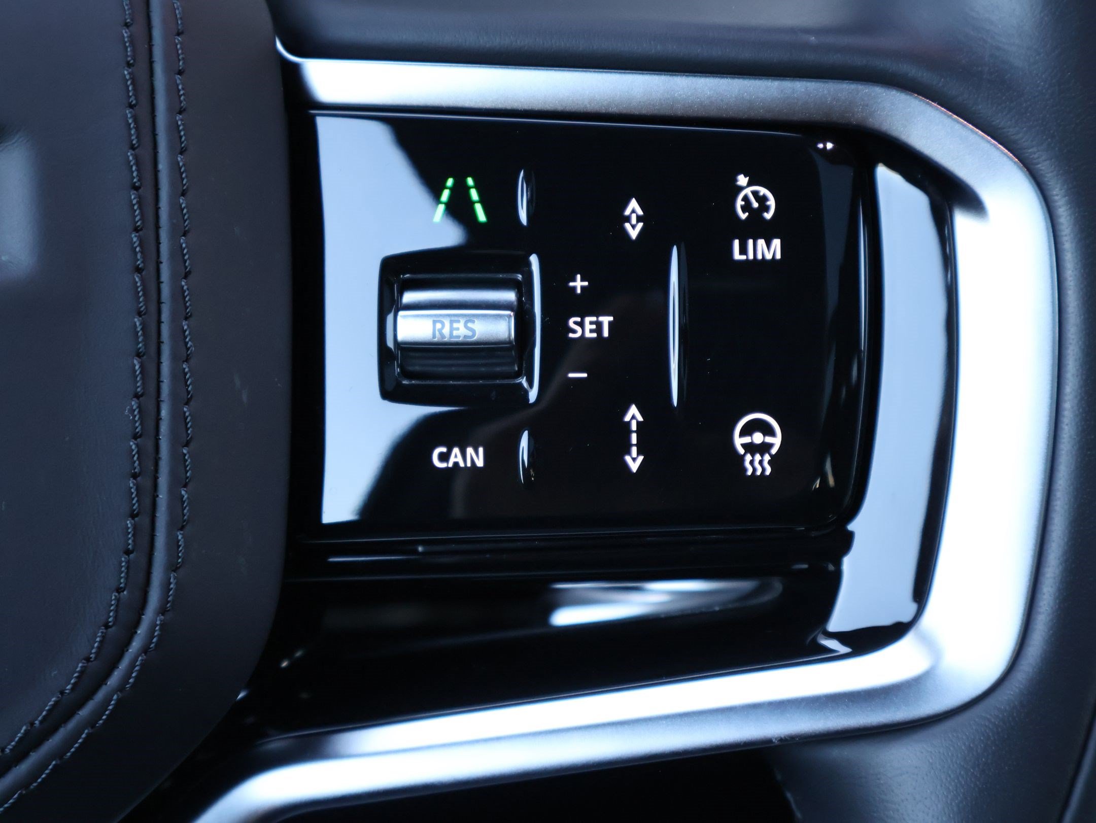 Certified 2025 Land Rover Range Rover Sport AWD/4WD image 18