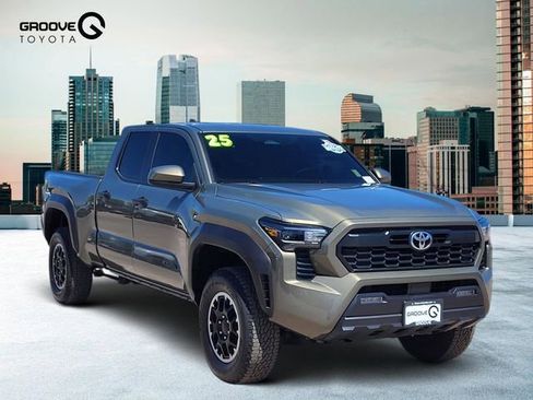 Used 2025 Toyota Tacoma TRD Off-Road image 8