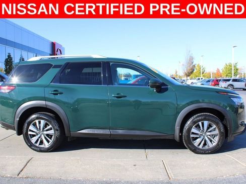 Used 2024 Nissan Pathfinder SL w/ Lighting Package (N92) image 6