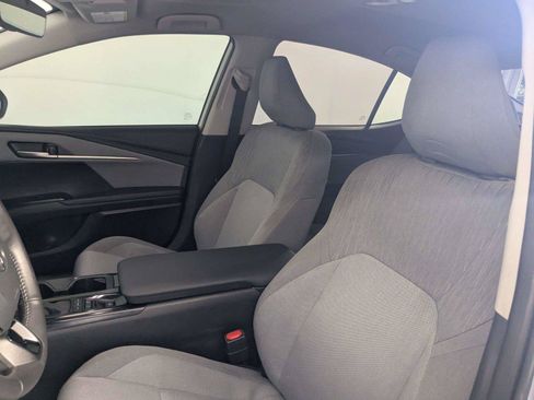 Used 2025 Toyota Camry LE w/ Convenience Package FWD image 9