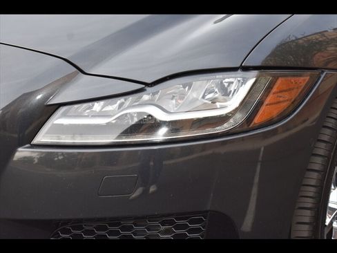 Used 2016 Jaguar XF S image 45