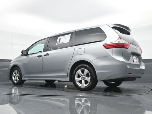 Used 2020 Toyota Sienna L image 19