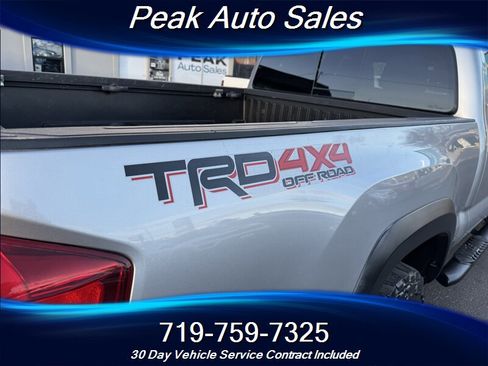 Used 2017 Toyota Tacoma TRD Off-Road image 9