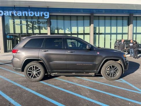 Used 2017 Jeep Grand Cherokee Trailhawk image 4