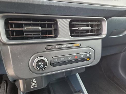 Used 2025 Ford Maverick XL FWD image 9