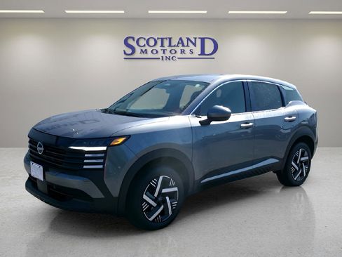 Used 2025 Nissan Kicks SV image 2