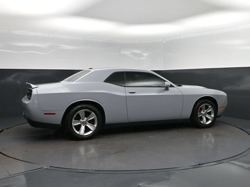 Used 2022 Dodge Challenger SXT RWD image 8