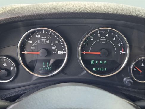 Used 2014 Jeep Wrangler Unlimited Sahara w/ Max Tow Package AWD/4WD image 15