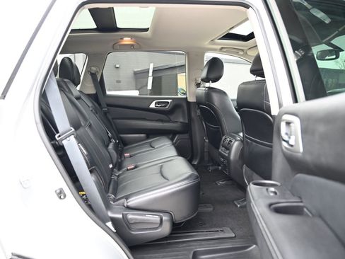 Used 2020 Nissan Pathfinder Platinum image 47