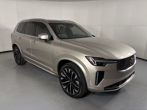 New 2026 Volvo XC90 T8 Ultra image 2