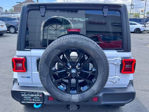 Used 2023 Jeep Wrangler Unlimited Sahara AWD/4WD image 6