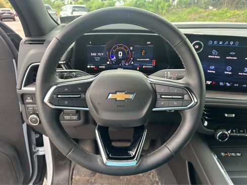 Used 2026 Chevrolet Suburban Premier AWD/4WD image 11