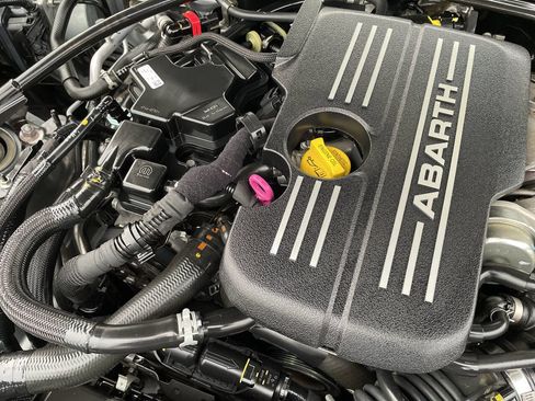 Used 2018 FIAT 124 Spider Abarth w/ Convenience Group image 51