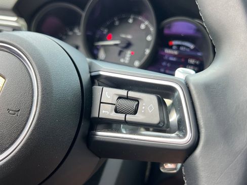 Certified 2025 Porsche Macan AWD/4WD image 23