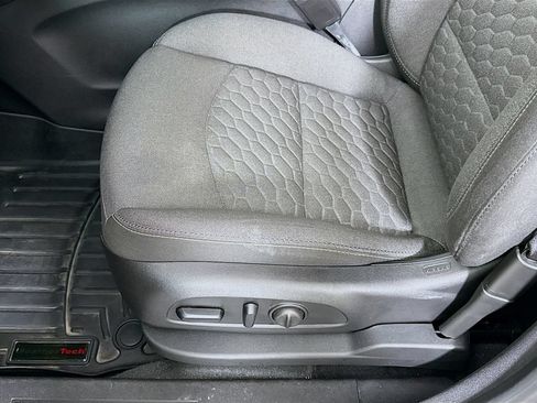 Used 2018 Chevrolet Equinox LT FWD image 18