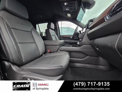 Used 2025 GMC Yukon Denali AWD/4WD image 31