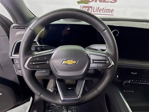 Used 2025 Chevrolet Suburban LT w/ Comfort Package image 19