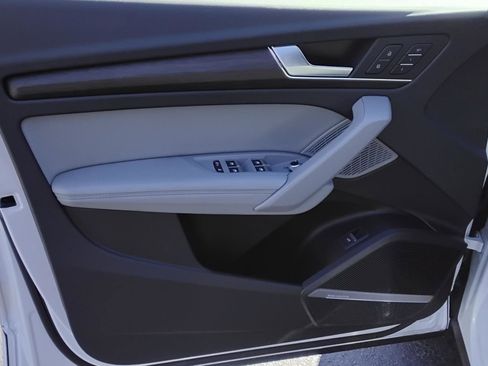 Certified 2025 Audi Q5 2.0T Premium Plus image 16