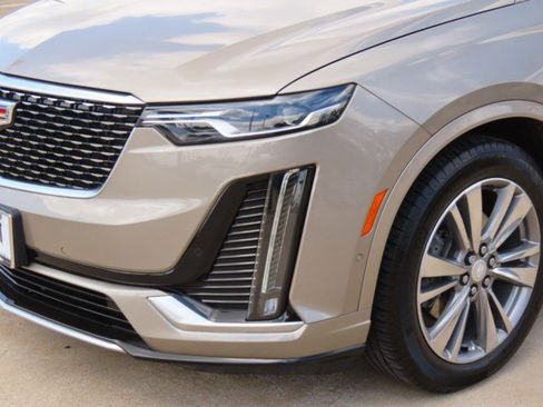 Used 2022 Cadillac XT6 Premium Luxury w/ Technology Package image 3