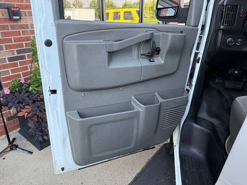 Used 2020 GMC Savana 3500 w/ Driver Convenience Package RWD image 22