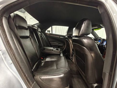 Used 2013 Chrysler 300 w/ Driver Convenience Group image 21
