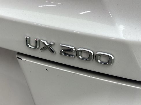 Used 2020 Lexus UX 200 image 12