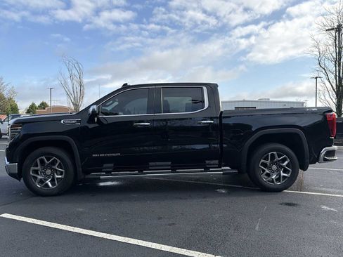 Used 2022 GMC Sierra 1500 SLT w/ SLT Premium Plus Package image 24