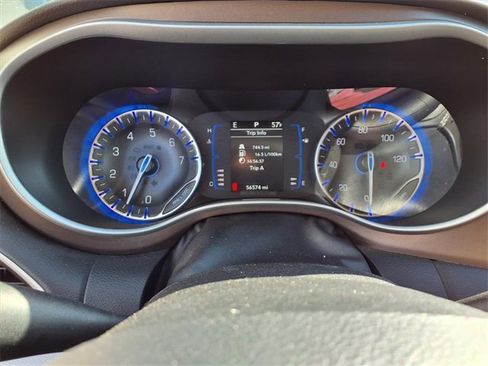 Used 2022 Chrysler Voyager LX image 12