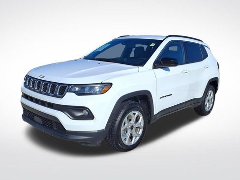 Used 2025 Jeep Compass Latitude AWD/4WD image 3