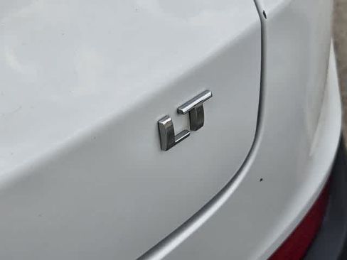 Used 2022 Chevrolet TrailBlazer LT w/ Confidence II Package FWD image 5