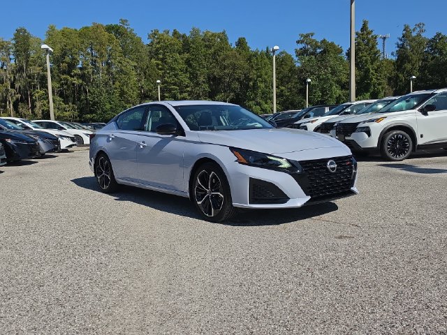 New 2026 Nissan Altima 2.5 SR w/ SR Premium Package FWD image 2
