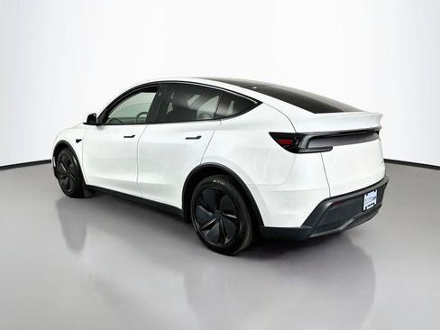 Used 2026 Tesla Model Y AWD image 5