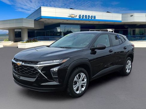 Certified 2024 Chevrolet Trax LS image 1