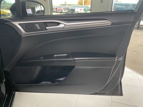 Used 2020 Ford Fusion SE image 25