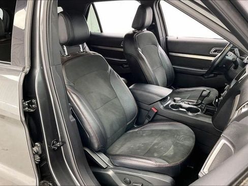Used 2019 Ford Explorer XLT w/ Equipment Group 202A AWD/4WD image 7