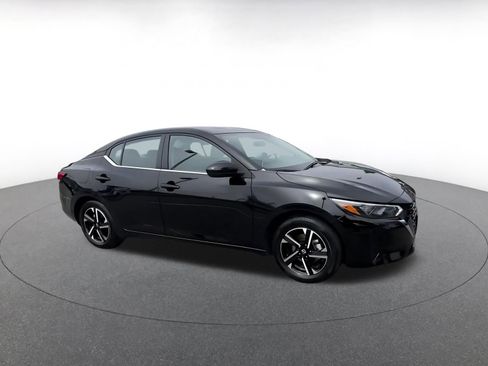 Used 2025 Nissan Sentra SV FWD image 2