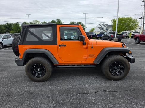 Used 2013 Jeep Wrangler Sport AWD/4WD image 6
