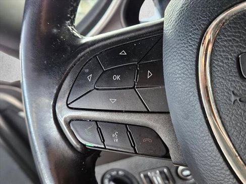 Used 2019 Dodge Challenger SXT RWD image 10