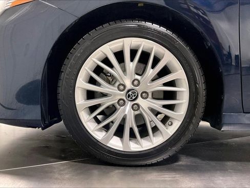 Used 2019 Toyota Camry XLE image 9